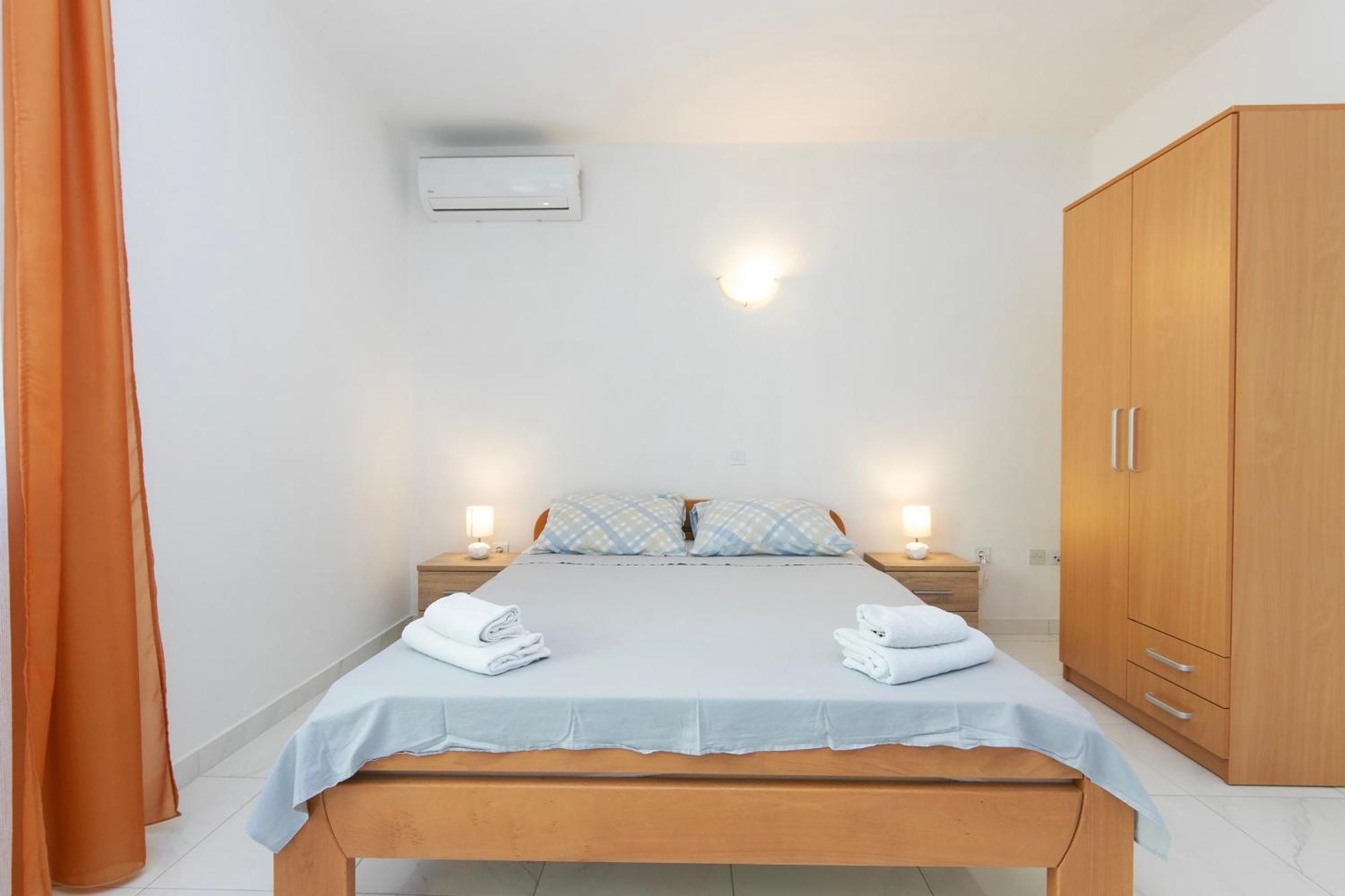 19 Makarska
